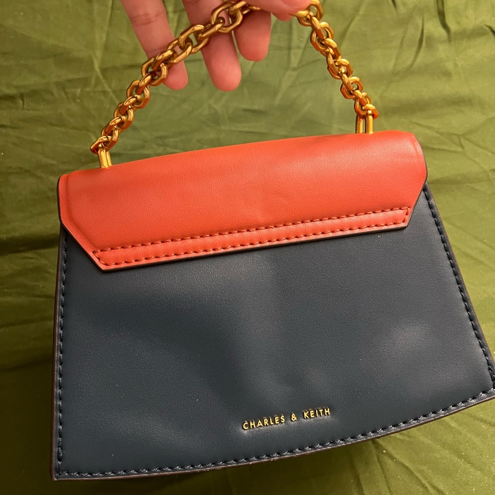 Charles & Keith Two-Tone Chain Handle Crossbody Bag - Picture 4 of 4